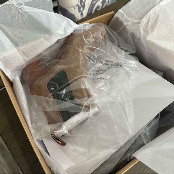 NWT Steve Madden Rhiannon Chelsea Boot Women’s Size 6 Cognac Brown Suede - Picture 10 of 12